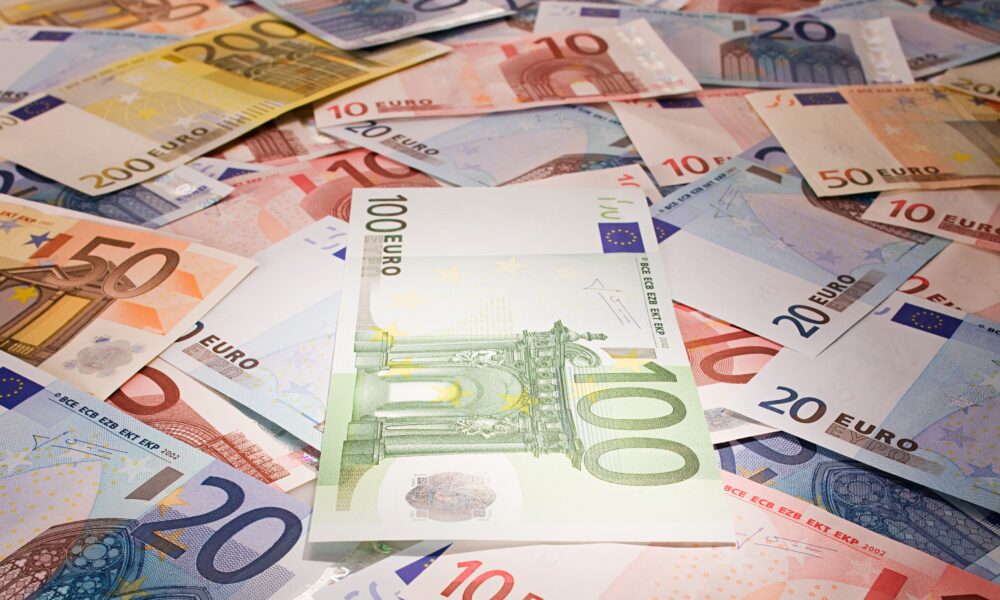 fonduri-europene-2025-2026:-calendar-afir-pentru-deschiderea-unor-finantari-de-665-milioane-eur-pentru-firme-de-procesare,-ferme-mici,-tineri-fermieri-si-alti-beneficiari